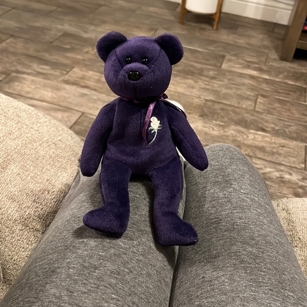 practically brand new limited collectible princess diana beanie bear. make 1997